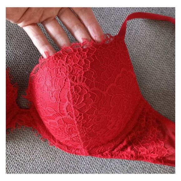 VS Red Lace Bra - Picture 8 of 8